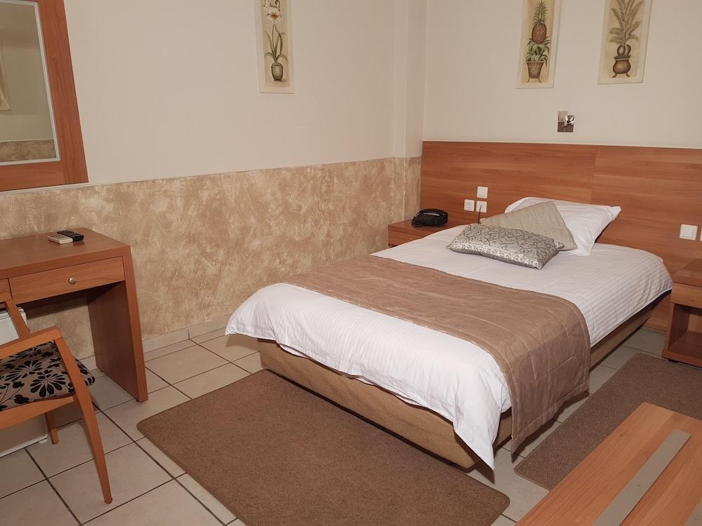 Hotel Ideal Пірей Екстер'єр фото