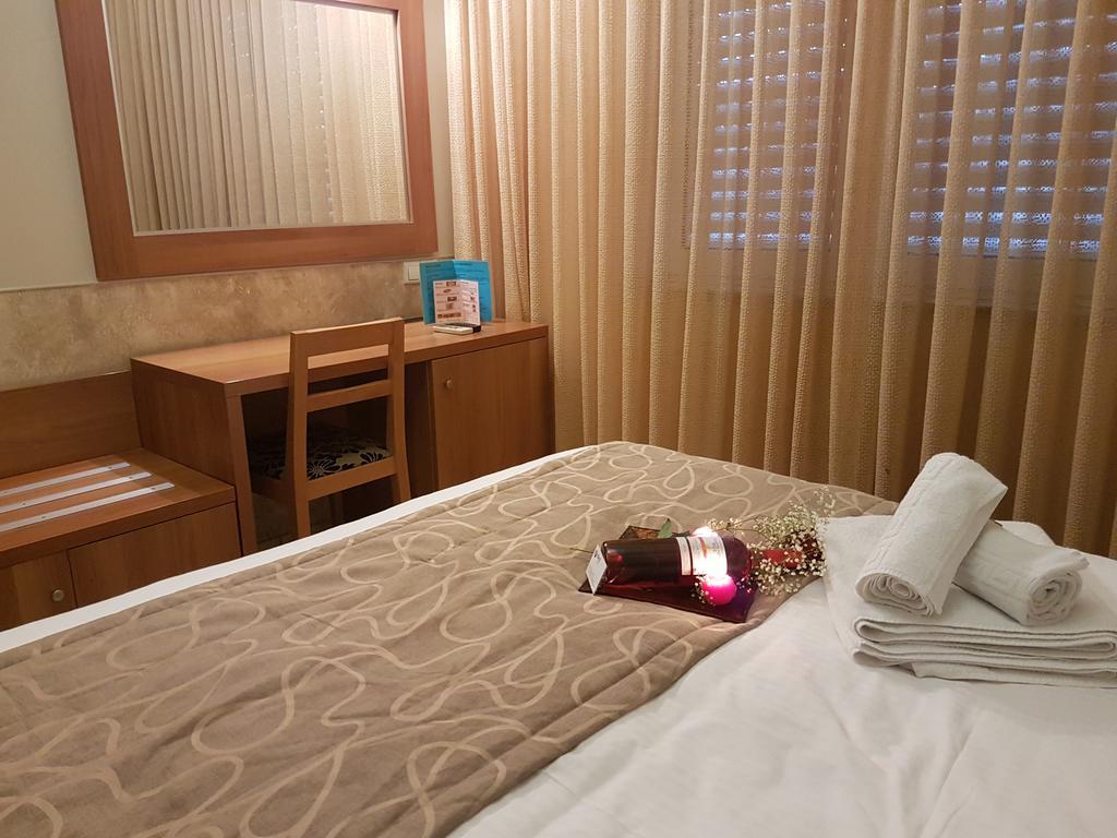 Hotel Ideal Пірей Екстер'єр фото
